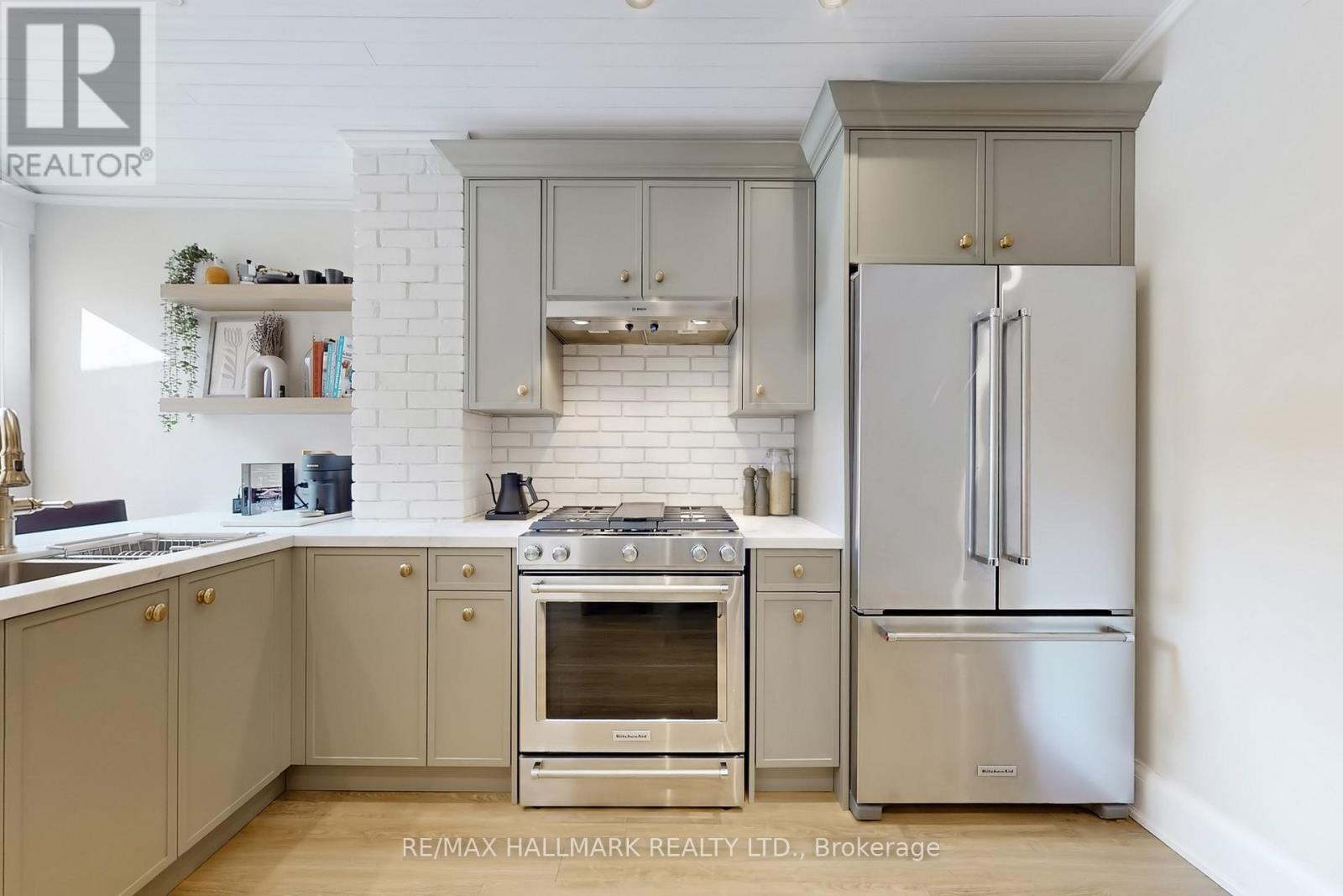 72 Hastings Avenue, Toronto, Ontario  M4L 2L2 - Photo 11 - E12832190