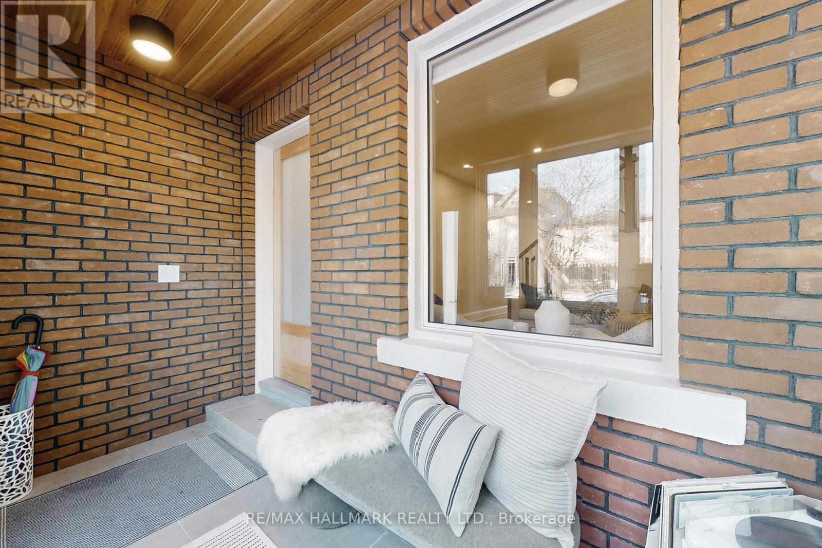 72 Hastings Avenue, Toronto, Ontario  M4L 2L2 - Photo 3 - E12832190