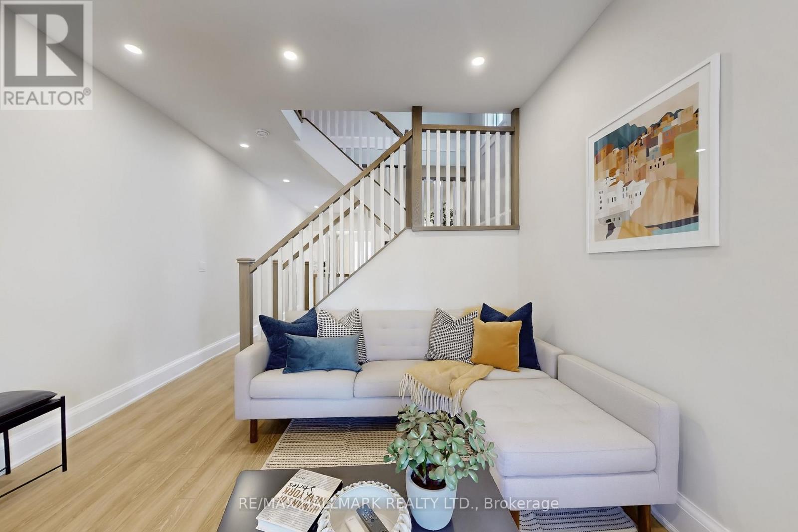 72 Hastings Avenue, Toronto, Ontario  M4L 2L2 - Photo 5 - E12832190