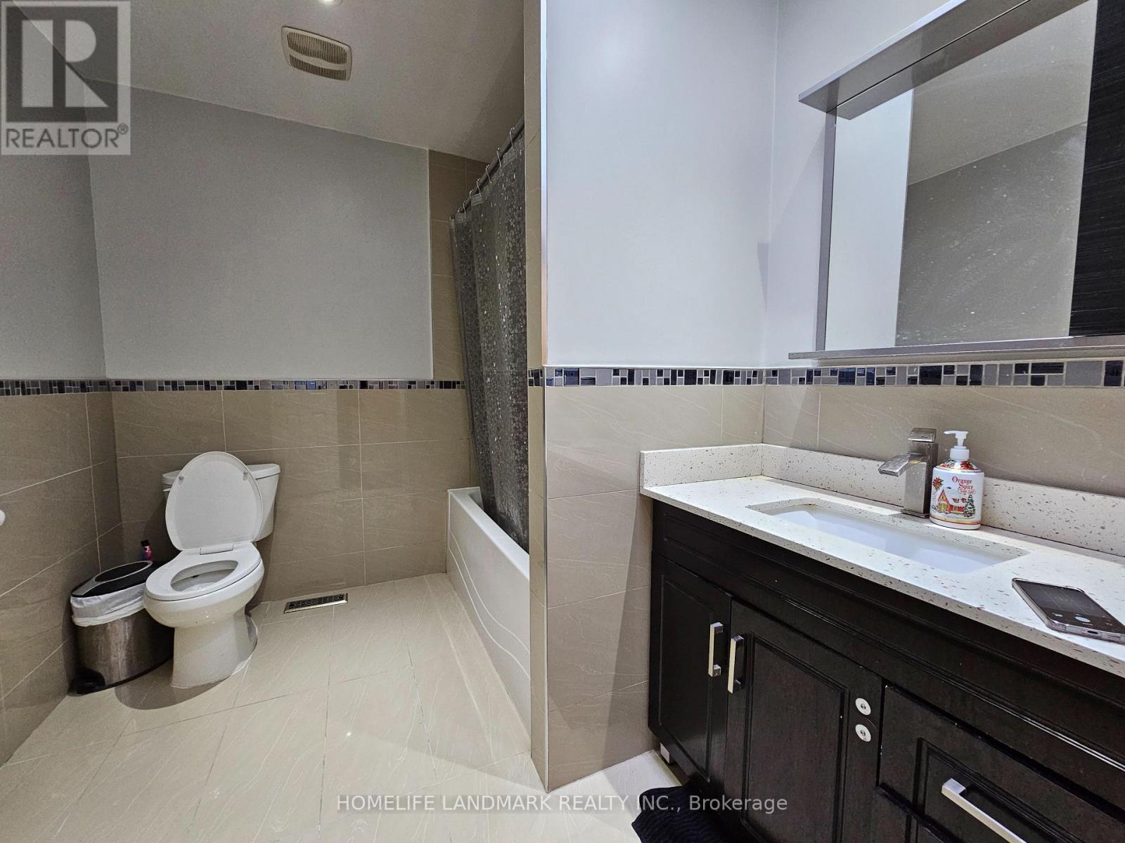 35 Royal Palm Drive, Vaughan, Ontario  L4J 5R4 - Photo 17 - N12832178