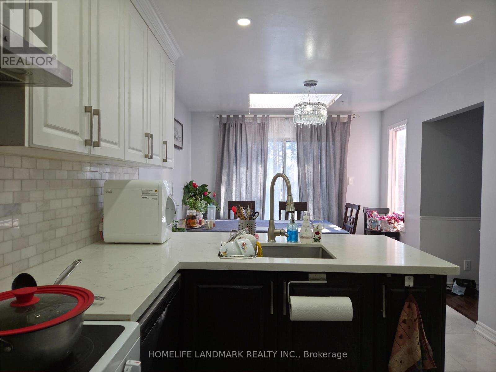 35 Royal Palm Drive, Vaughan, Ontario  L4J 5R4 - Photo 3 - N12832178