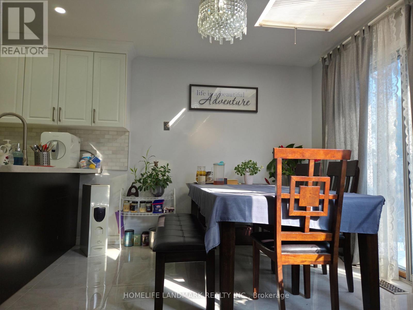 35 Royal Palm Drive, Vaughan, Ontario  L4J 5R4 - Photo 4 - N12832178