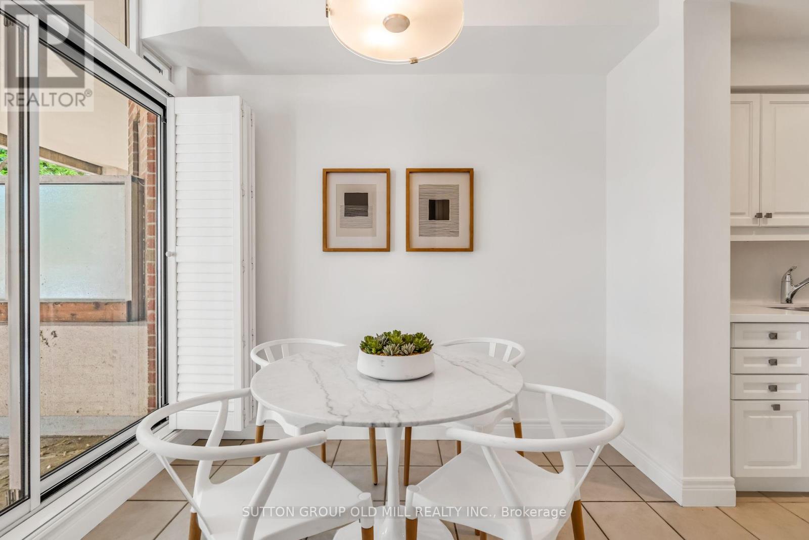 206 - 10 Old Mill Trail, Toronto, Ontario  M8X 2Y9 - Photo 10 - W12832138