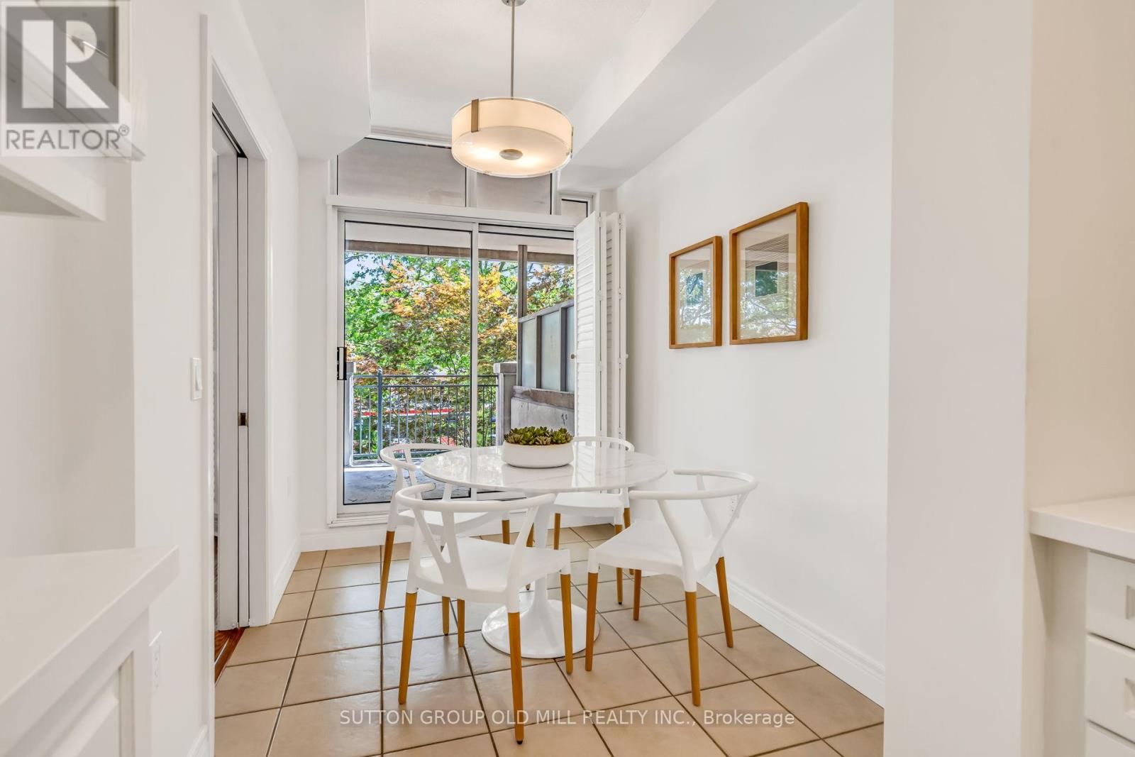 206 - 10 Old Mill Trail, Toronto, Ontario  M8X 2Y9 - Photo 11 - W12832138