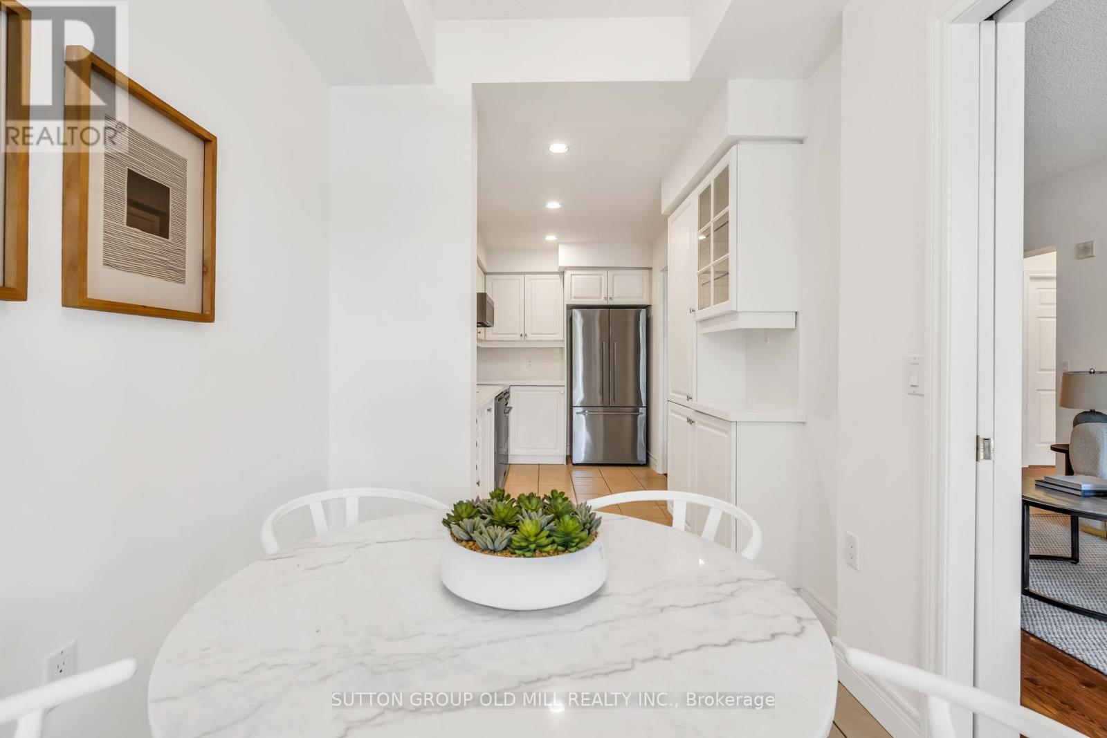 206 - 10 Old Mill Trail, Toronto, Ontario  M8X 2Y9 - Photo 12 - W12832138