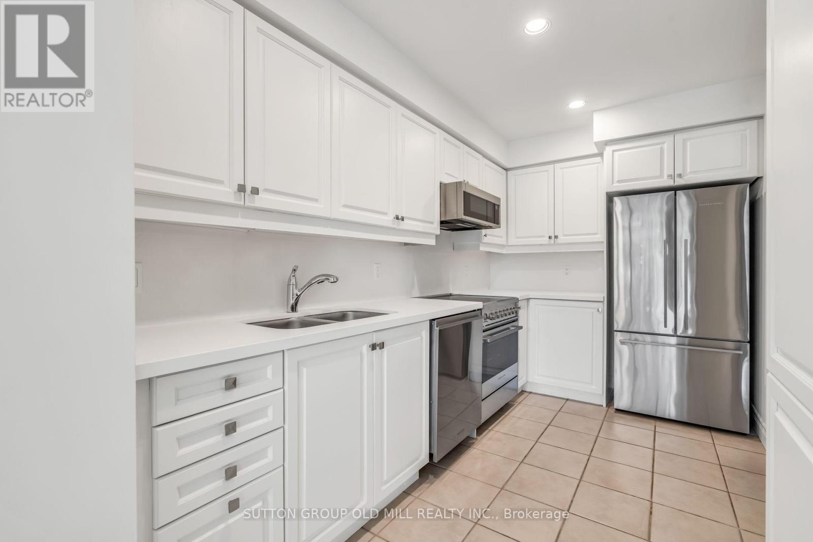 206 - 10 Old Mill Trail, Toronto, Ontario  M8X 2Y9 - Photo 13 - W12832138