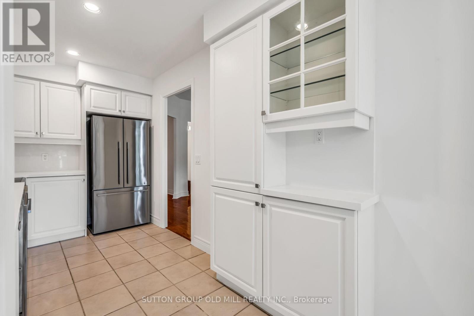 206 - 10 Old Mill Trail, Toronto, Ontario  M8X 2Y9 - Photo 14 - W12832138