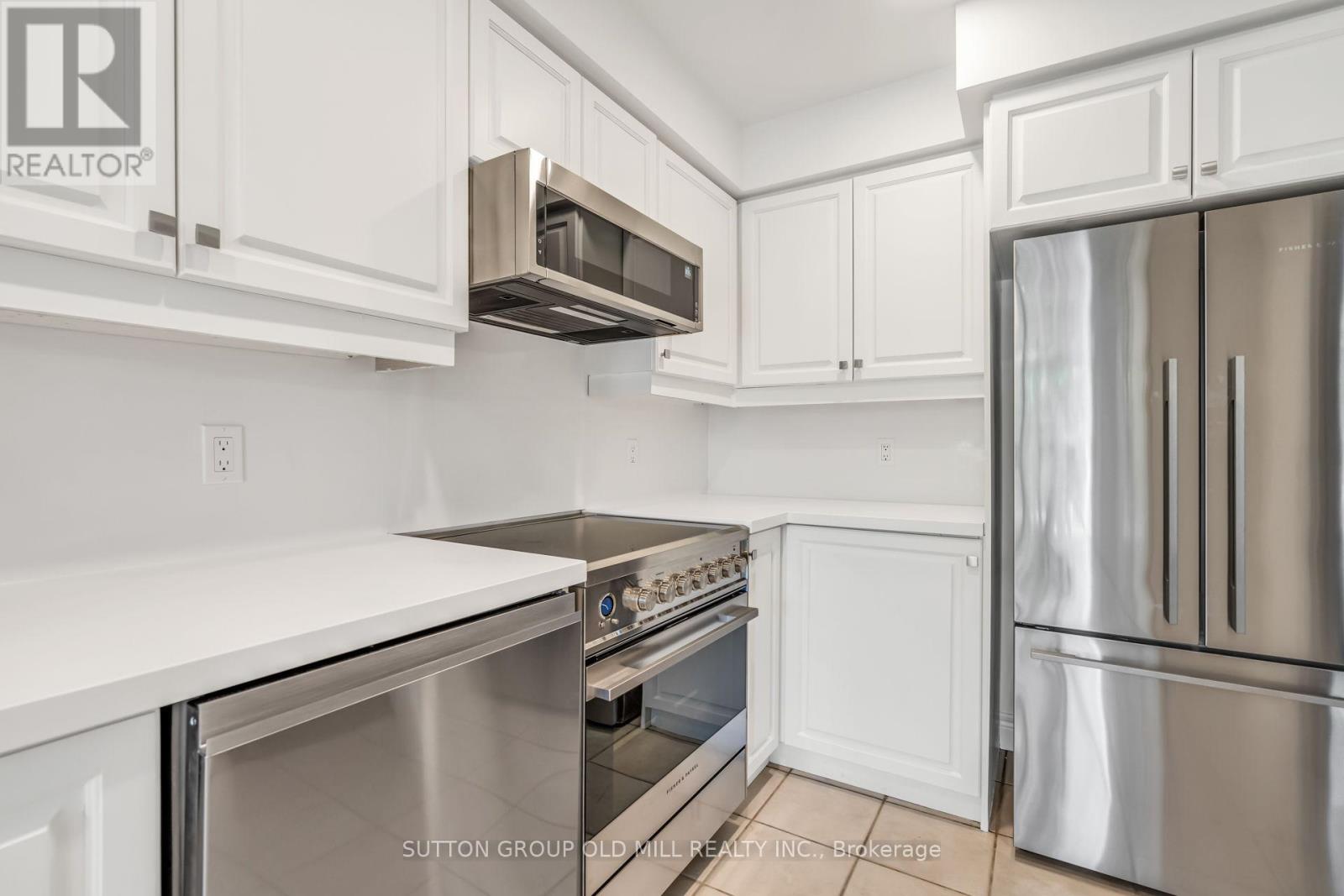 206 - 10 Old Mill Trail, Toronto, Ontario  M8X 2Y9 - Photo 15 - W12832138