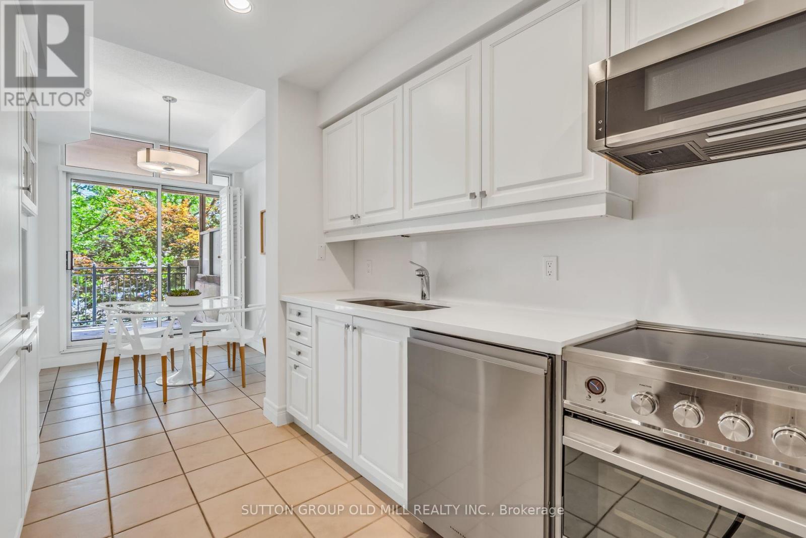 206 - 10 Old Mill Trail, Toronto, Ontario  M8X 2Y9 - Photo 17 - W12832138