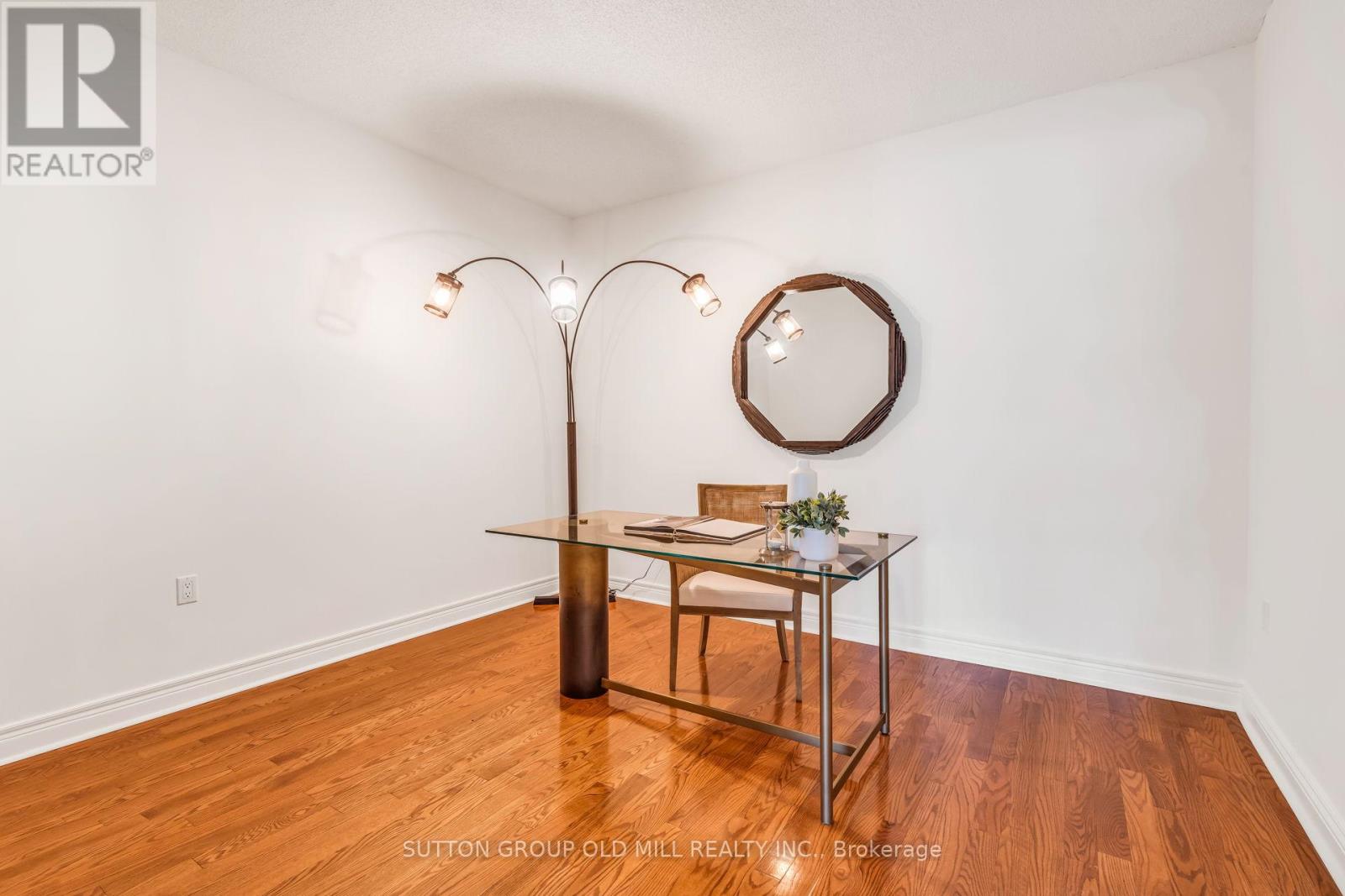 206 - 10 Old Mill Trail, Toronto, Ontario  M8X 2Y9 - Photo 19 - W12832138