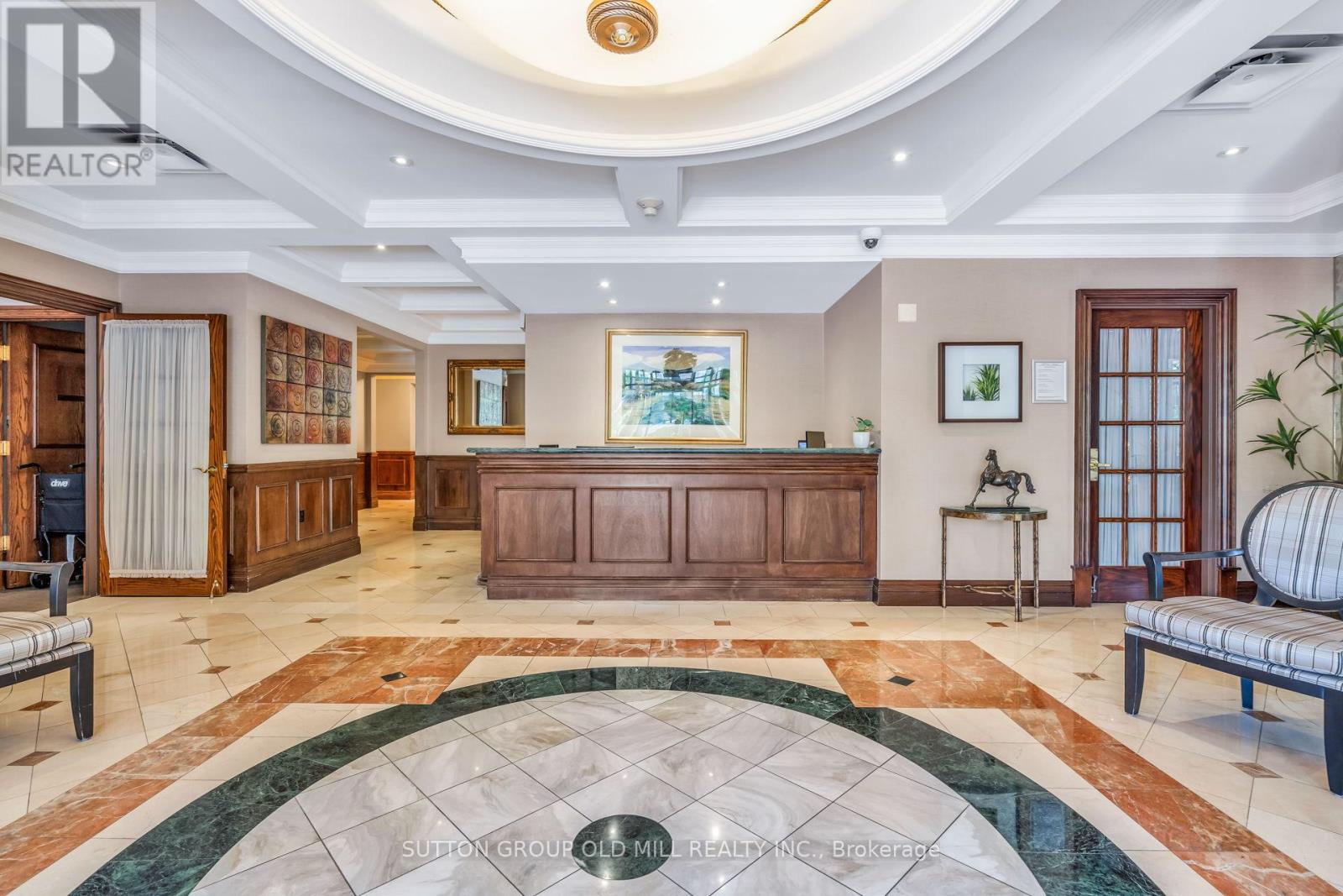 206 - 10 Old Mill Trail, Toronto, Ontario  M8X 2Y9 - Photo 4 - W12832138