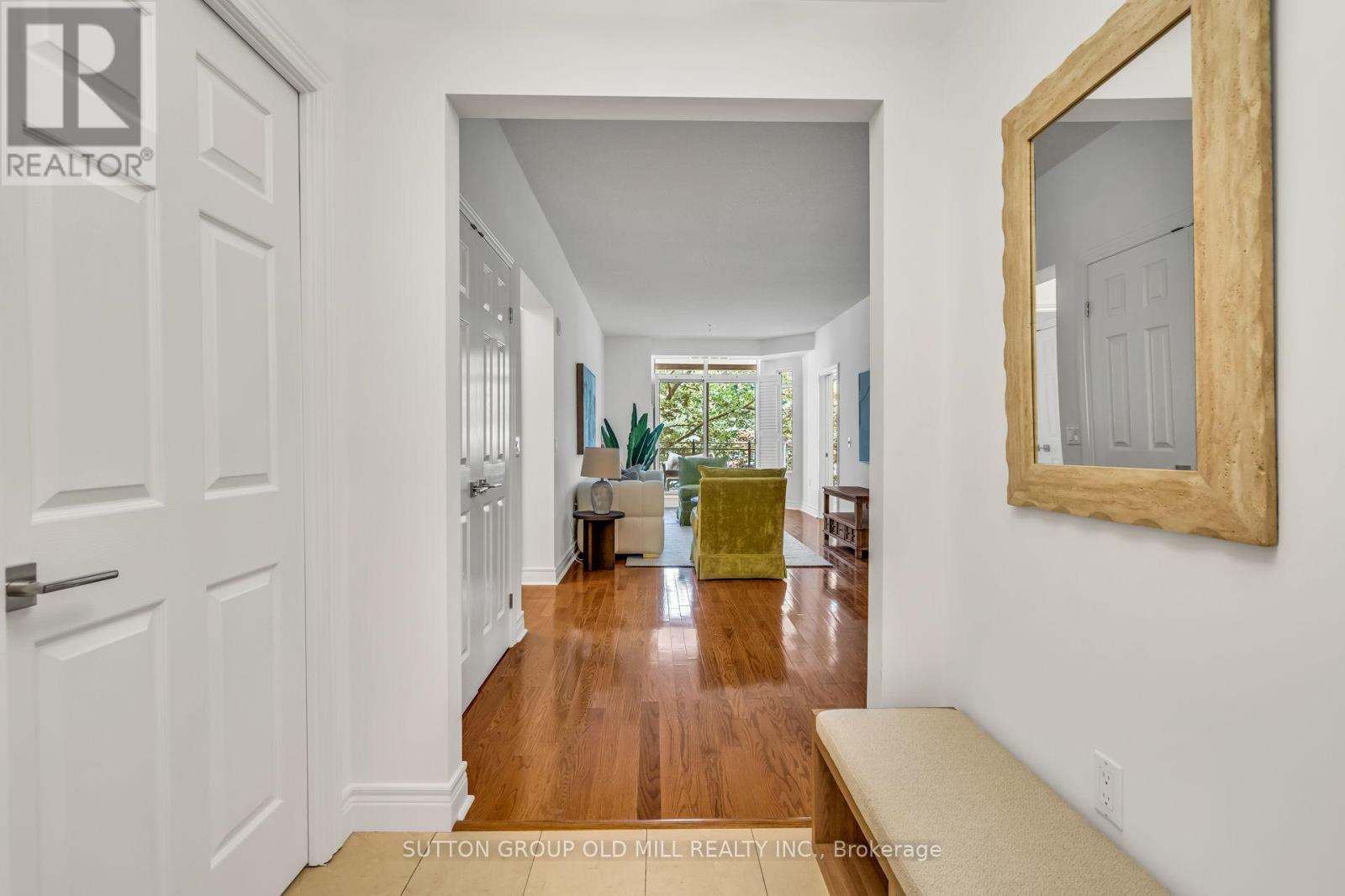 206 - 10 Old Mill Trail, Toronto, Ontario  M8X 2Y9 - Photo 6 - W12832138