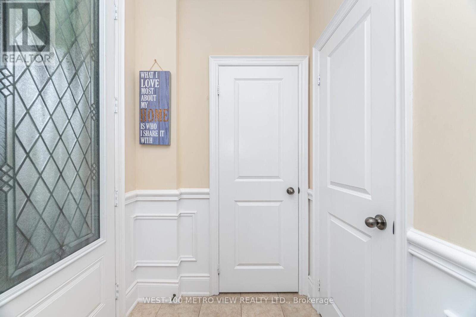 4 Ivor Crescent, Brampton, Ontario  L7A 4L5 - Photo 5 - W12832196