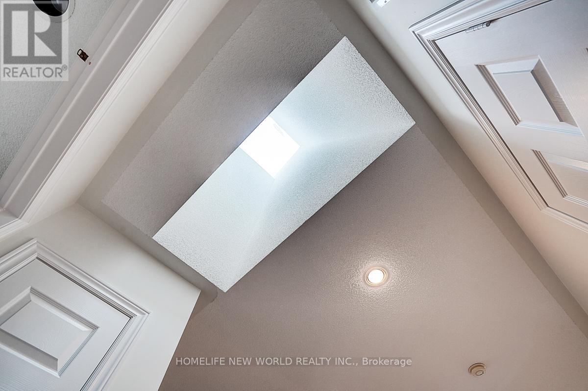 2305 Woodfield Road, Oakville, Ontario  L6H 6Y7 - Photo 22 - W12832204