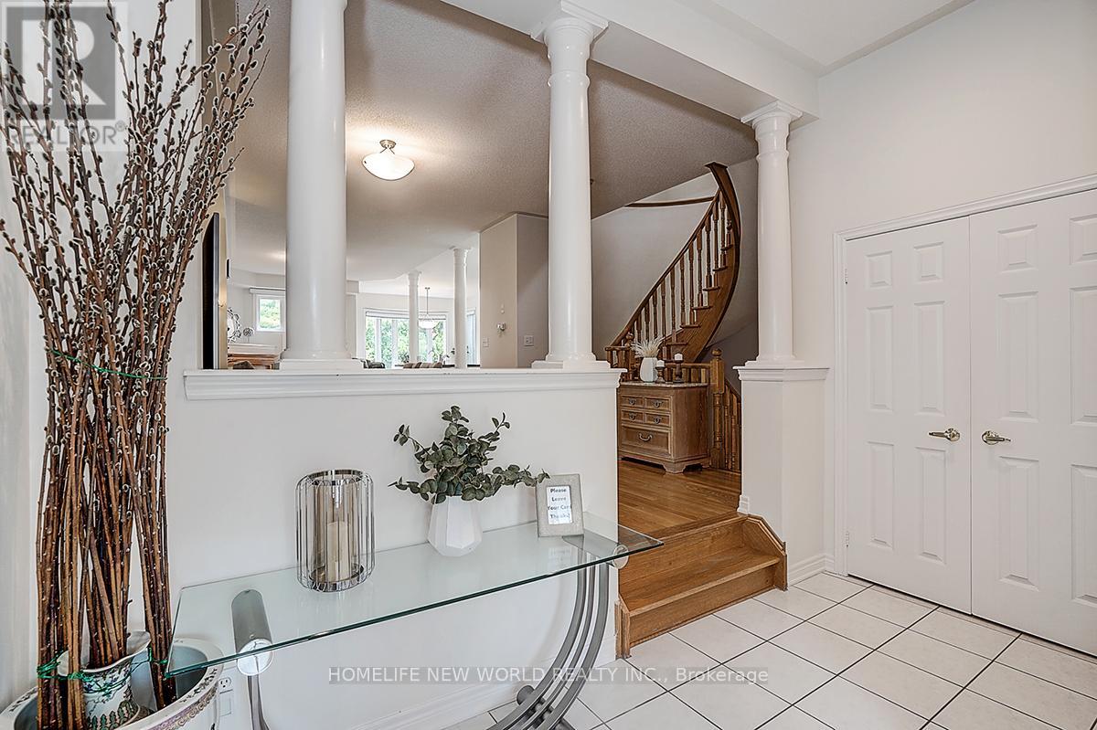 2305 Woodfield Road, Oakville, Ontario  L6H 6Y7 - Photo 4 - W12832204