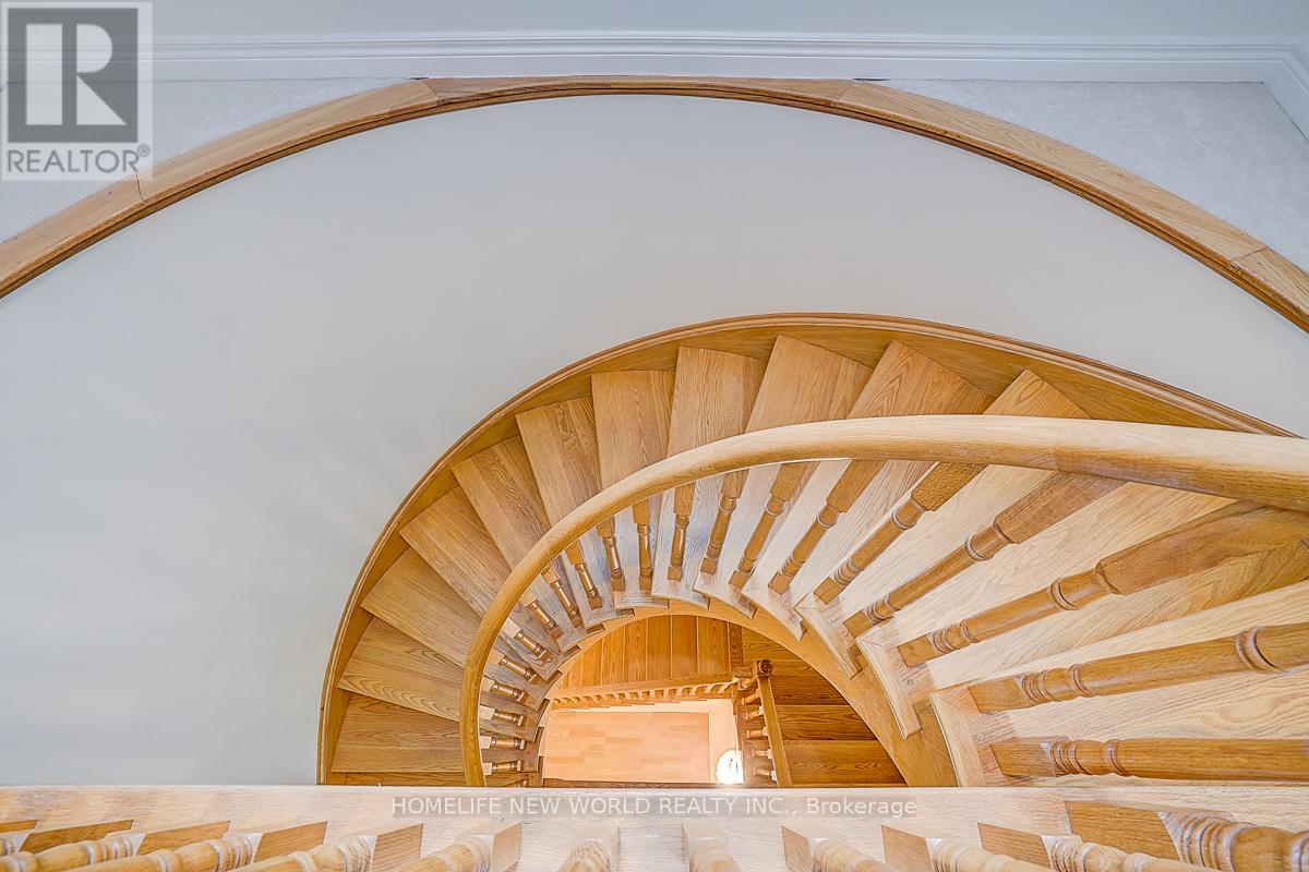 2305 Woodfield Road, Oakville, Ontario  L6H 6Y7 - Photo 6 - W12832204