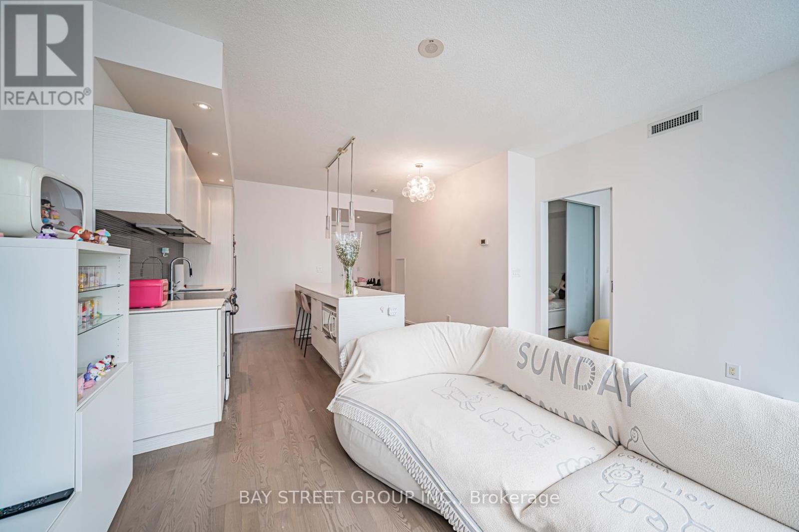 3004 - 8 Charlotte Street, Toronto, Ontario  M5V 0K4 - Photo 18 - C12832236