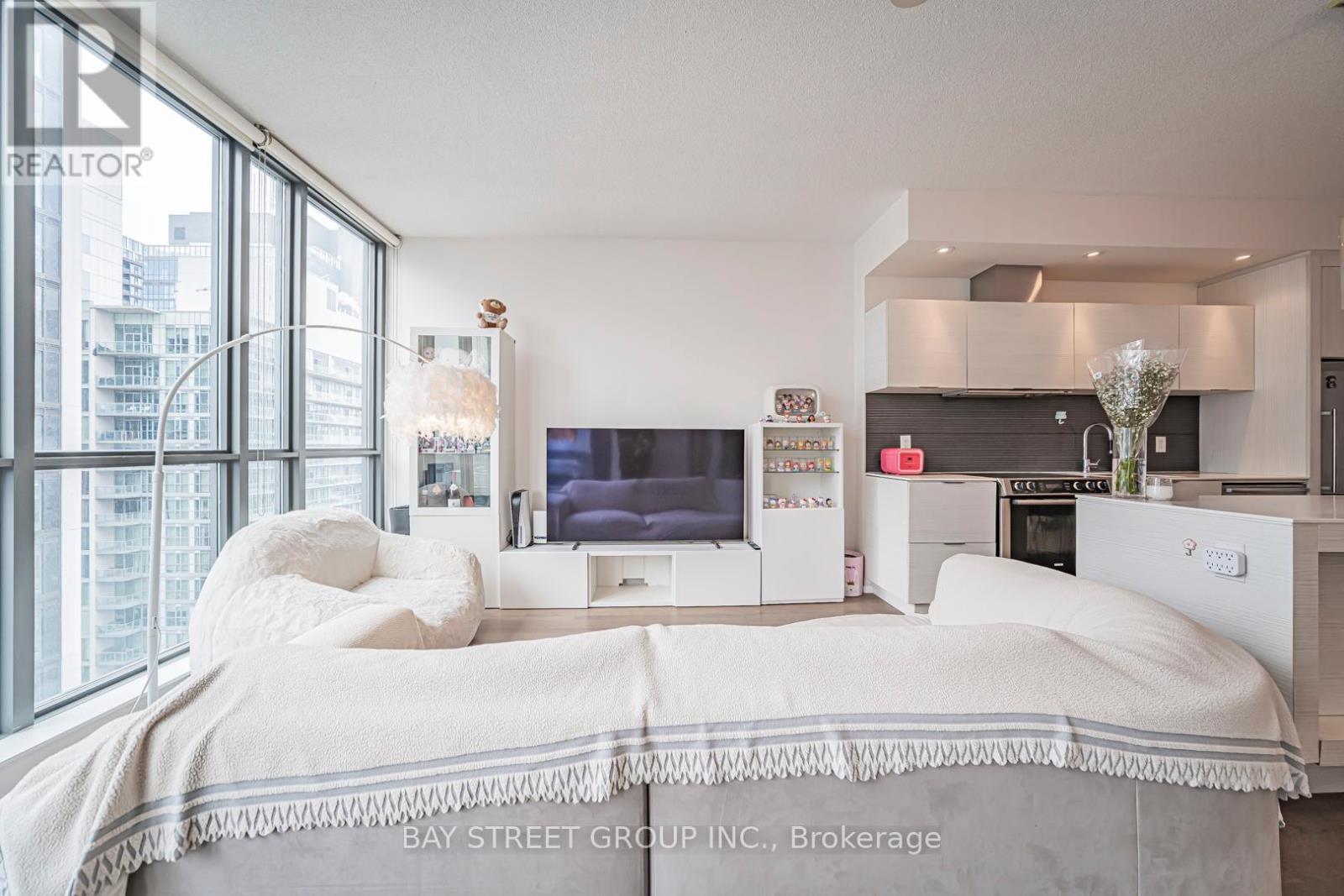 3004 - 8 Charlotte Street, Toronto, Ontario  M5V 0K4 - Photo 9 - C12832236