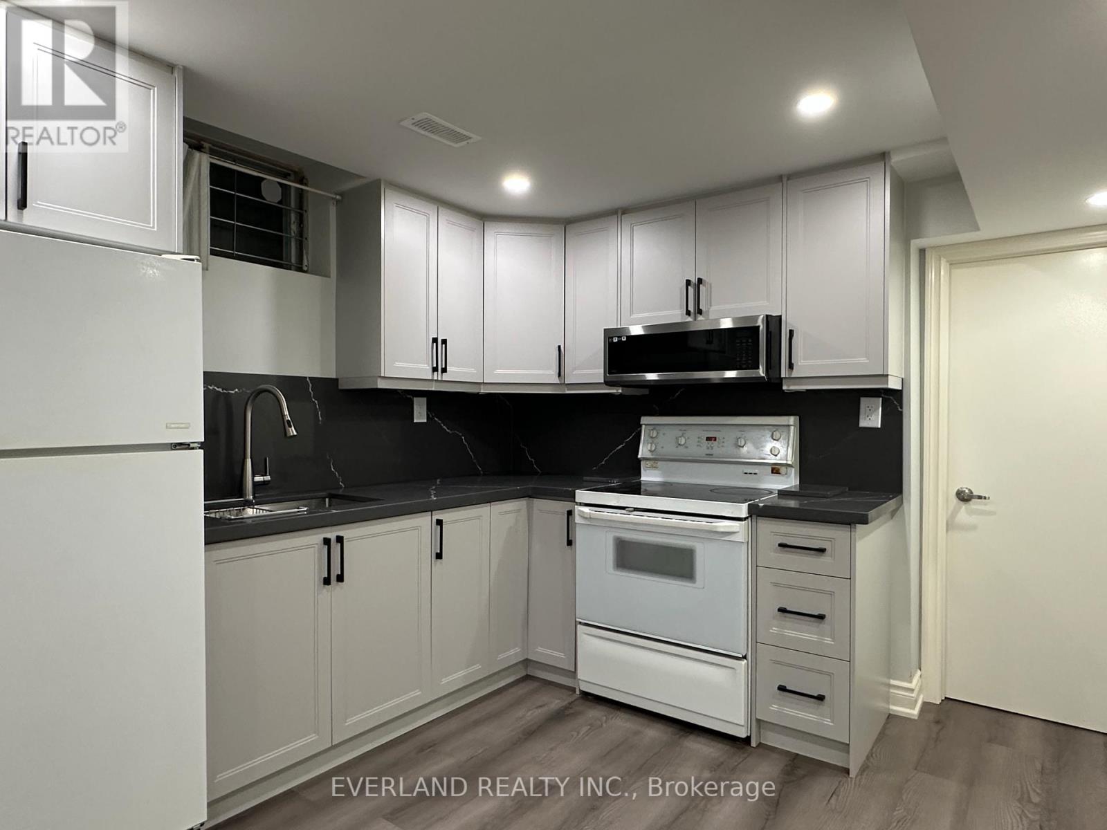 Bsmt B - 10 Damian Drive, Richmond Hill, Ontario  L4B 3Z8 - Photo 3 - N12832218