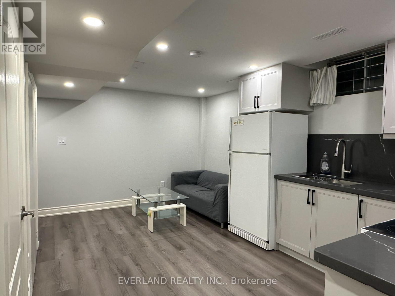 Bsmt B - 10 Damian Drive, Richmond Hill, Ontario  L4B 3Z8 - Photo 4 - N12832218