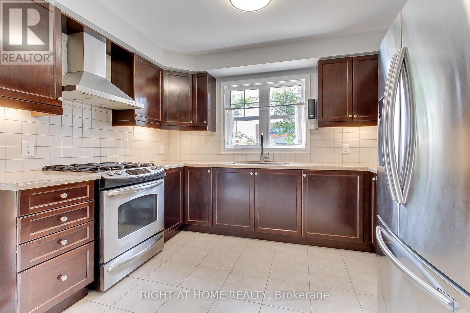 468 Langford Boulevard, Bradford West Gwillimbury, Ontario  L3Z 0K8 - Photo 14 - N12832238