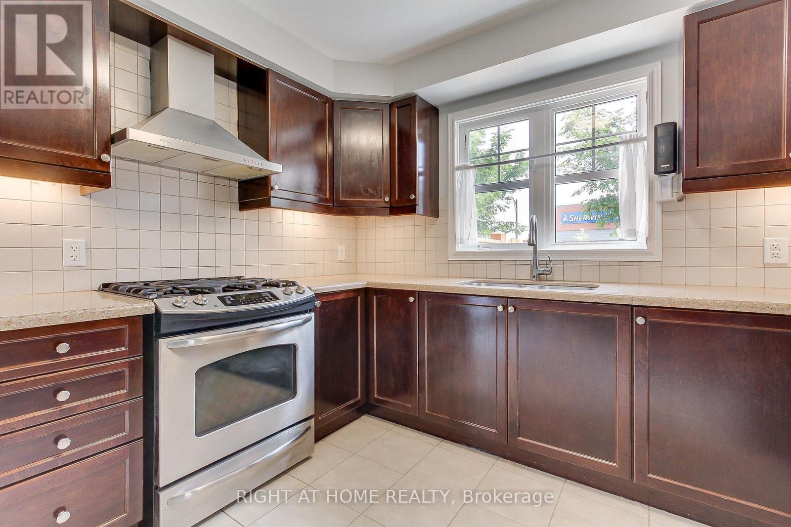 468 Langford Boulevard, Bradford West Gwillimbury, Ontario  L3Z 0K8 - Photo 16 - N12832238