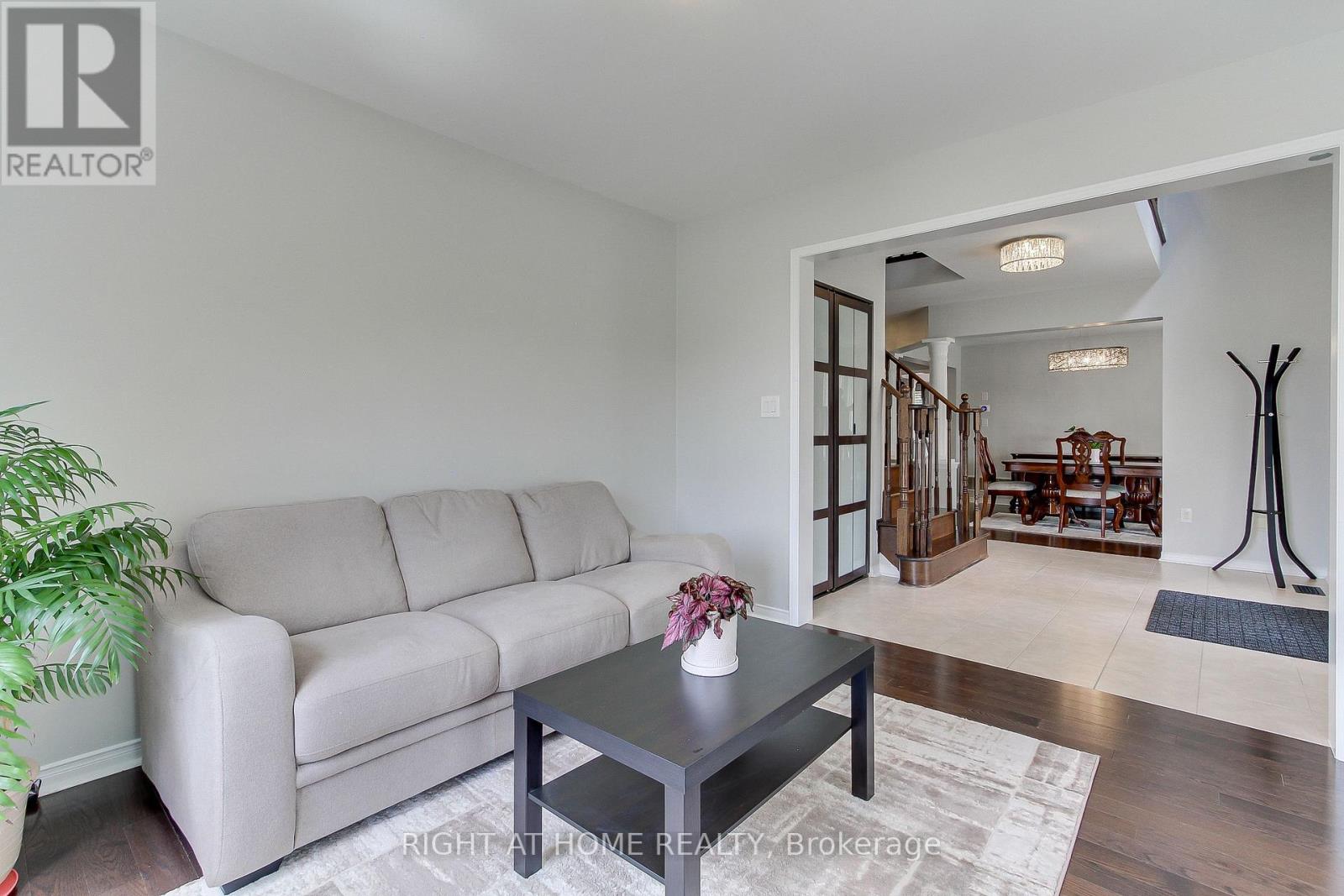 468 Langford Boulevard, Bradford West Gwillimbury, Ontario  L3Z 0K8 - Photo 8 - N12832238