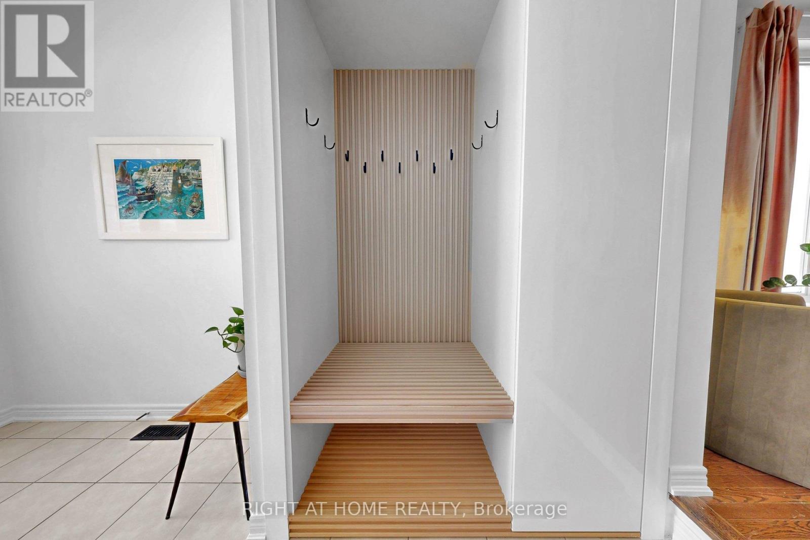 5609 Fudge Terrace, Mississauga, Ontario  L5M 0N2 - Photo 5 - W12832252