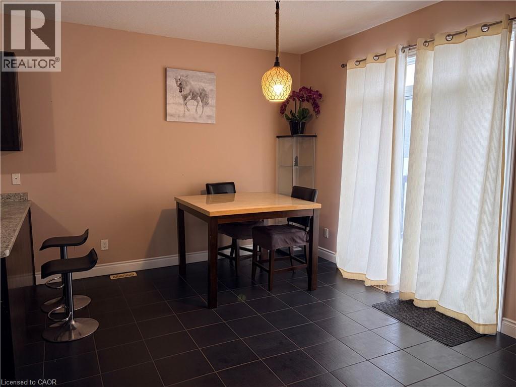 212 Westfield Place, Waterloo, Ontario  N2T 2R2 - Photo 4 - 40808537