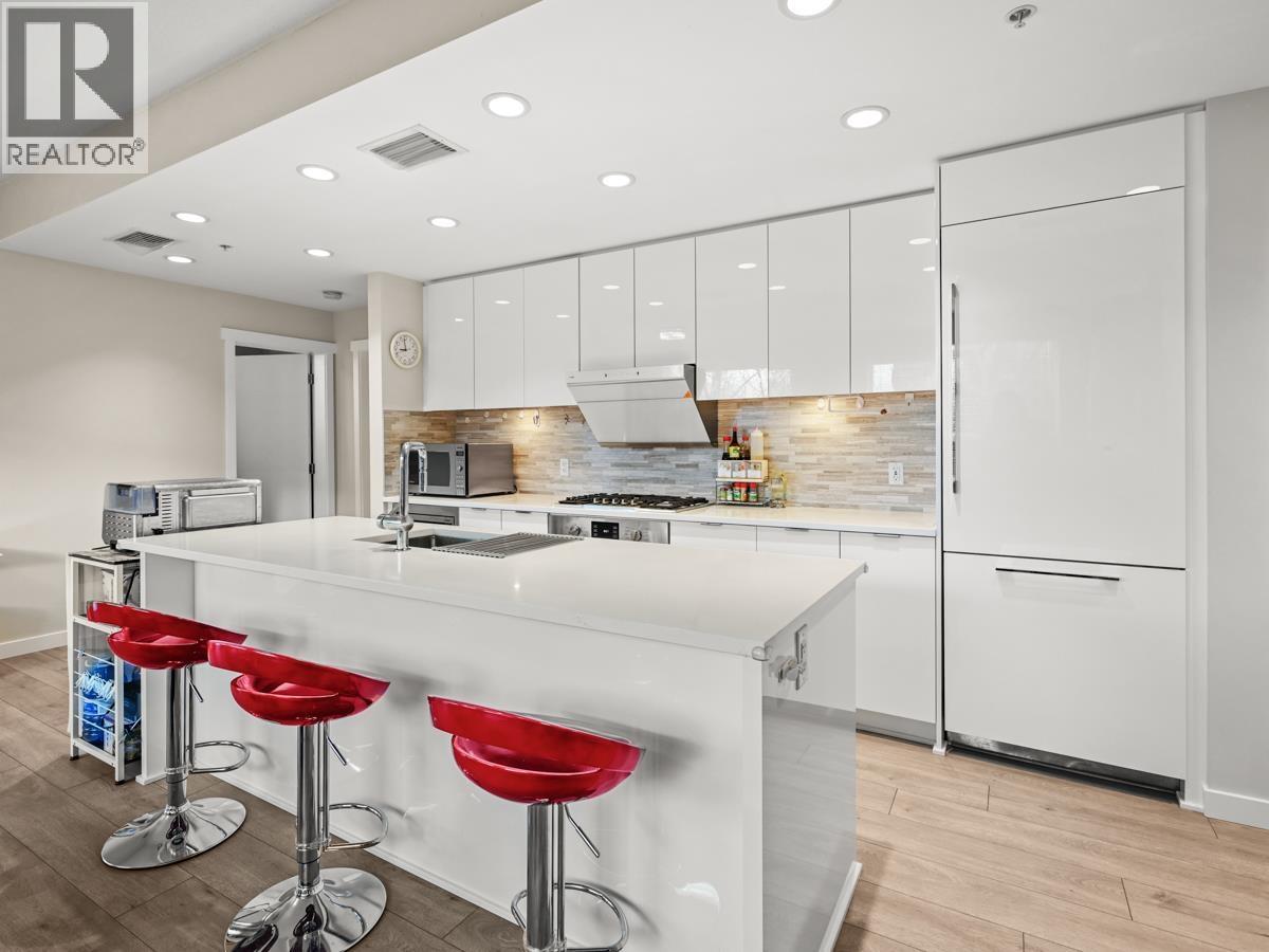 102 9213 ODLIN ROAD, richmond, British Columbia