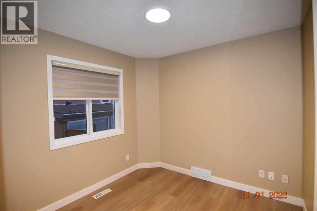 78 Somerglen Way Sw, Calgary, Alberta  T2Y 4B1 - Photo 6 - A2282880