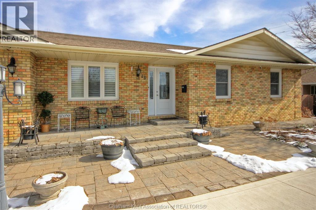 15 O'neil Street, Chatham, Ontario  N7M 3A4 - Photo 2 - 26004205