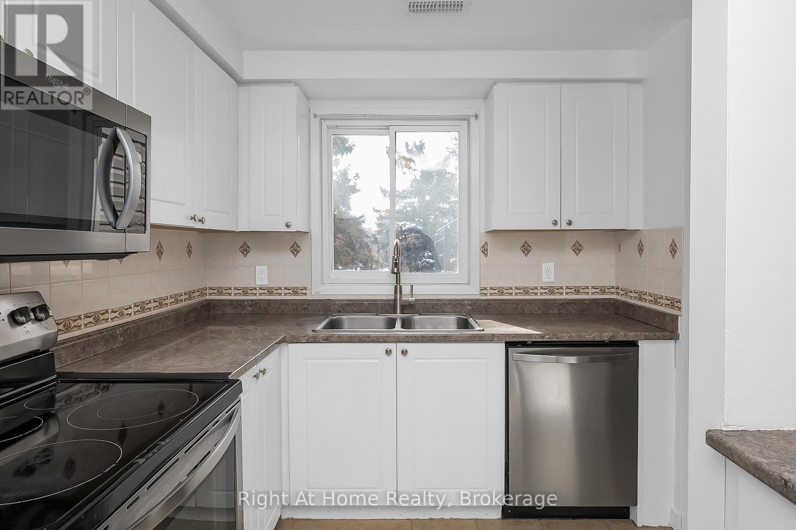 35 - 65 Glamis Road, Cambridge, Ontario  N1R 6W4 - Photo 14 - X12832298