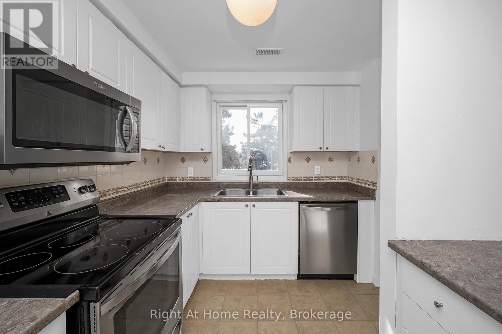 35 - 65 Glamis Road, Cambridge, Ontario  N1R 6W4 - Photo 15 - X12832298