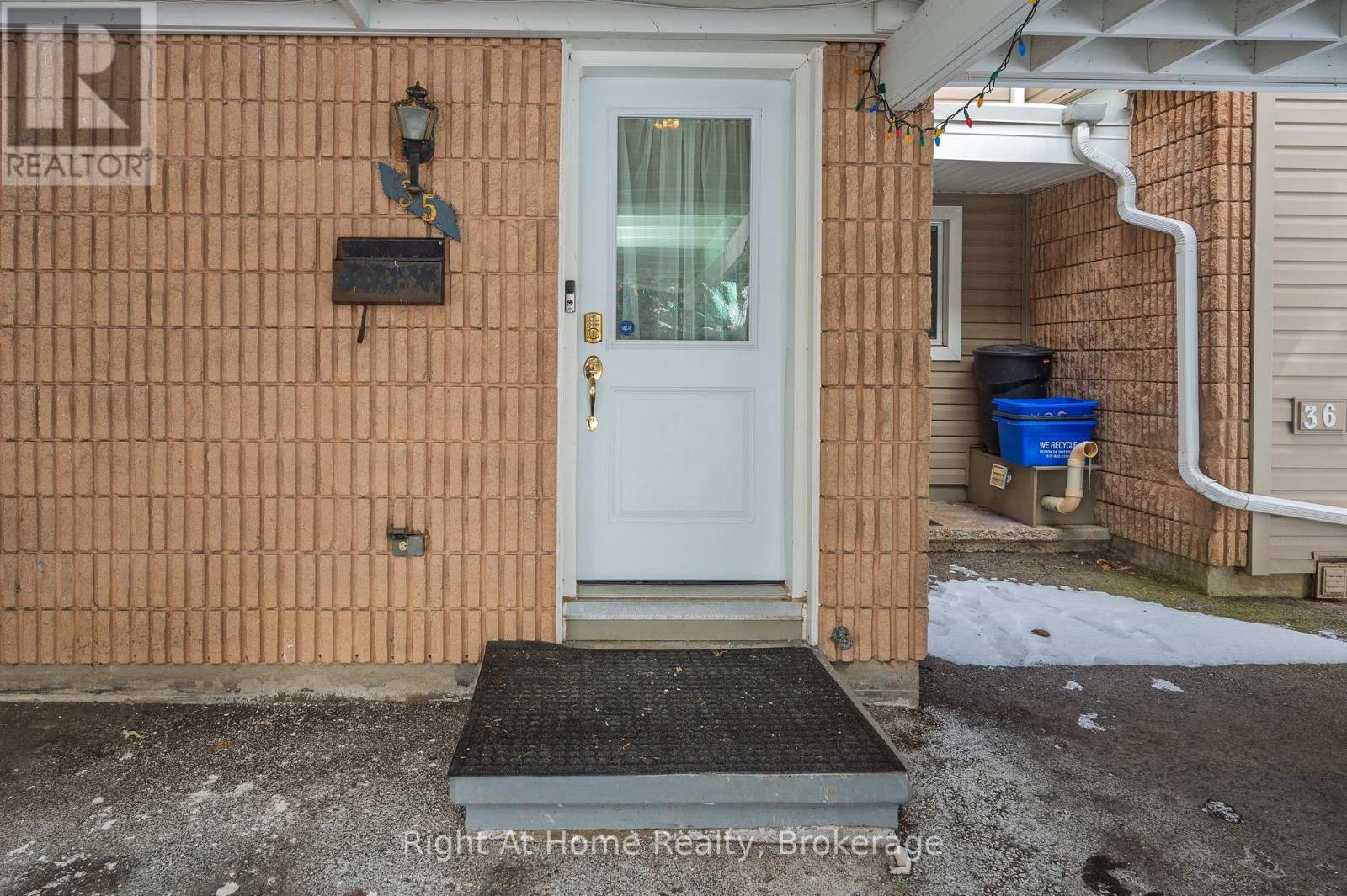 35 - 65 Glamis Road, Cambridge, Ontario  N1R 6W4 - Photo 4 - X12832298
