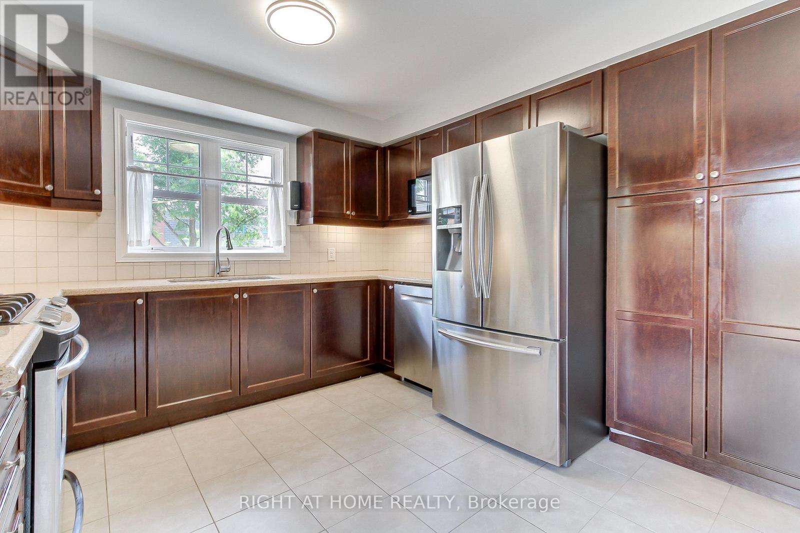 468 Langford Boulevard, Bradford West Gwillimbury, Ontario  L3Z 0K8 - Photo 16 - N12832238