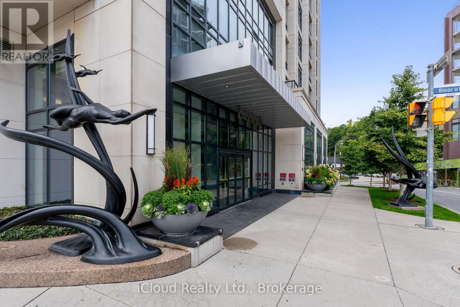 714 - 1 Old Mill Drive, Toronto, Ontario  M6S 0A1 - Photo 2 - W12773634