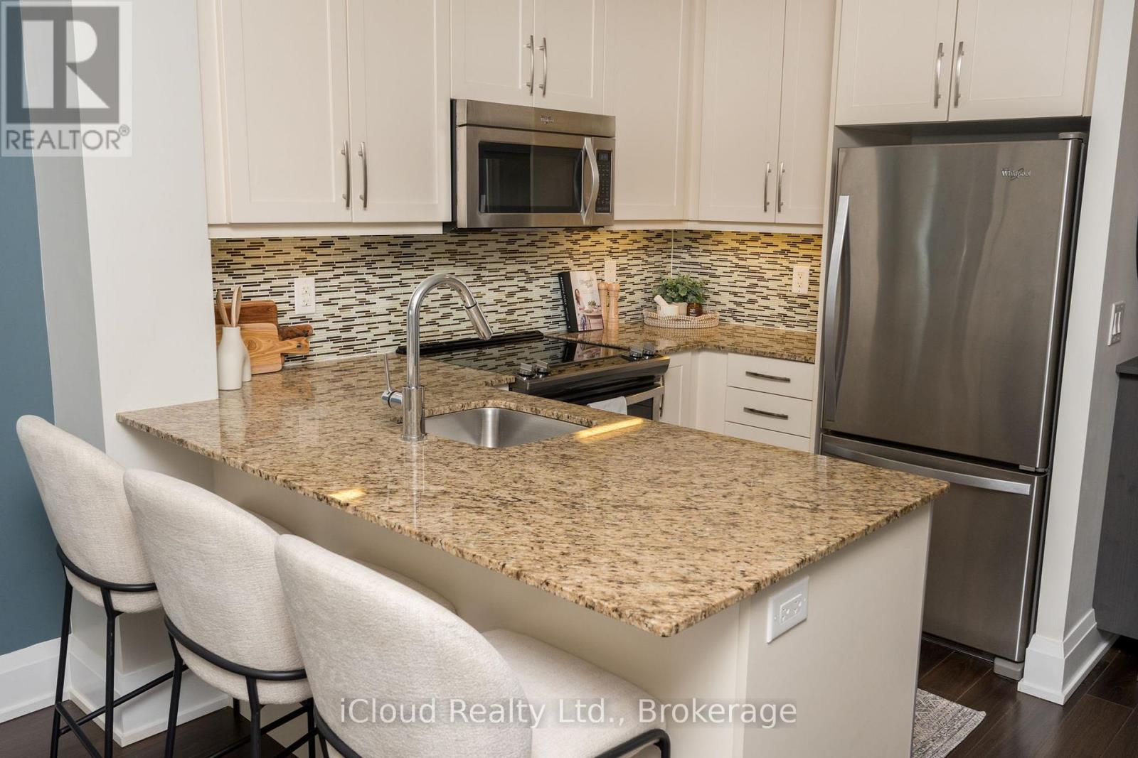 714 - 1 Old Mill Drive, Toronto, Ontario  M6S 0A1 - Photo 7 - W12773634