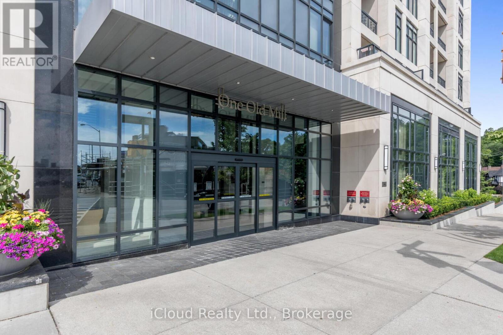 714 - 1 Old Mill Drive, Toronto, Ontario  M6S 0A1 - Photo 3 - W12773634