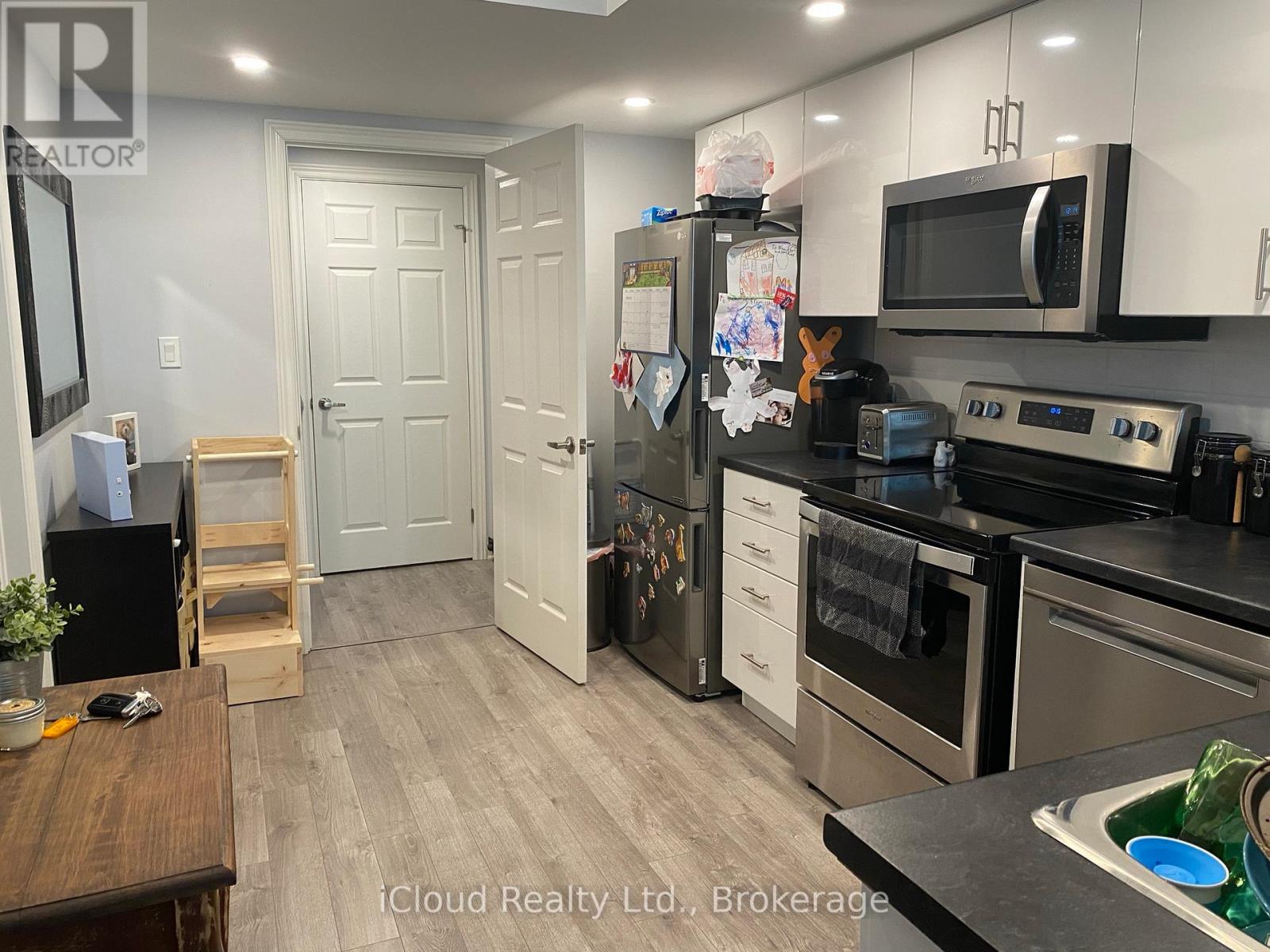 2 - 10a Lloyd Street, St. Catharines, Ontario  L2S 2N8 - Photo 3 - X12791720