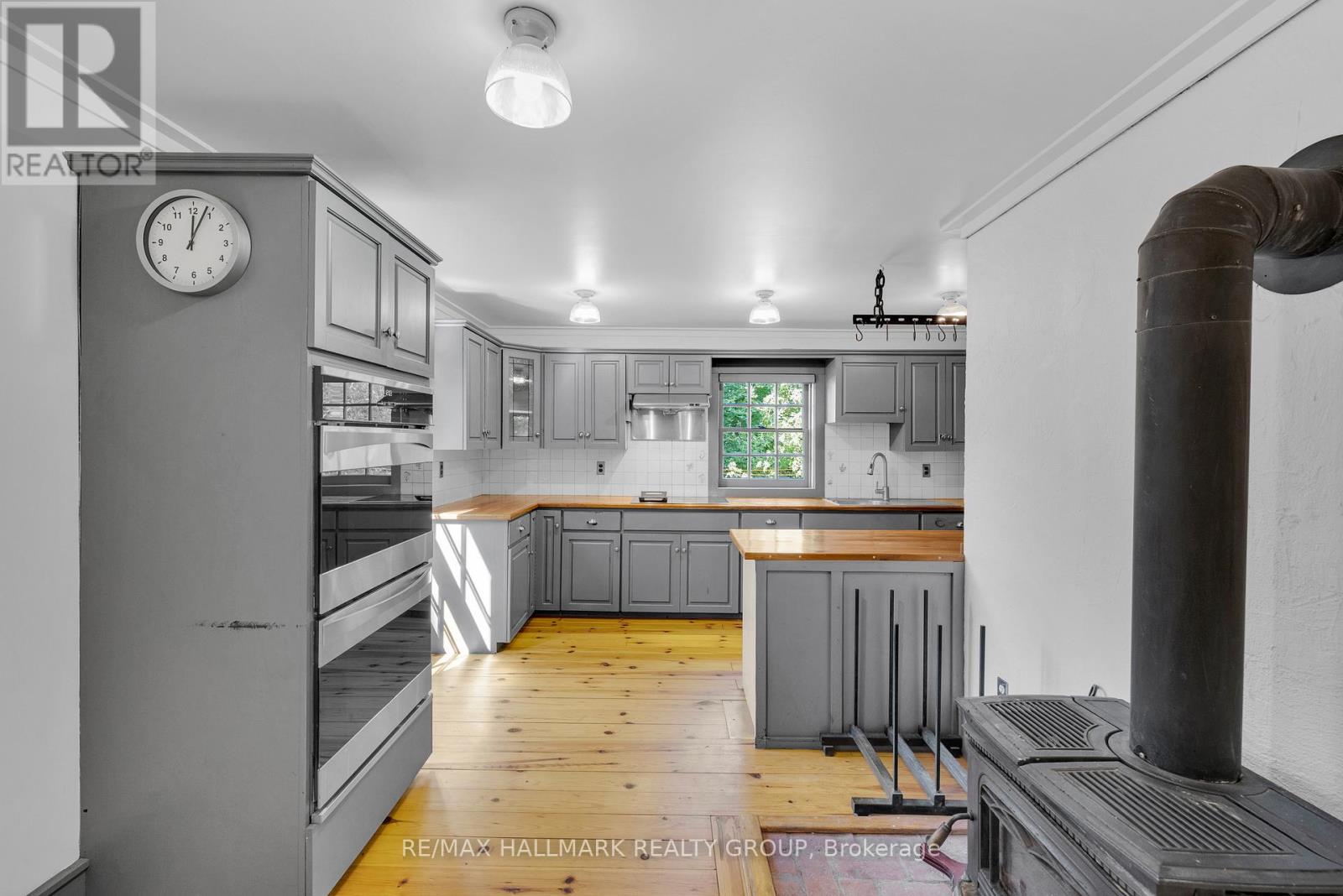 30 Ballycanoe Road, Front Of Yonge, Ontario  K0E 1R0 - Photo 16 - X12415312