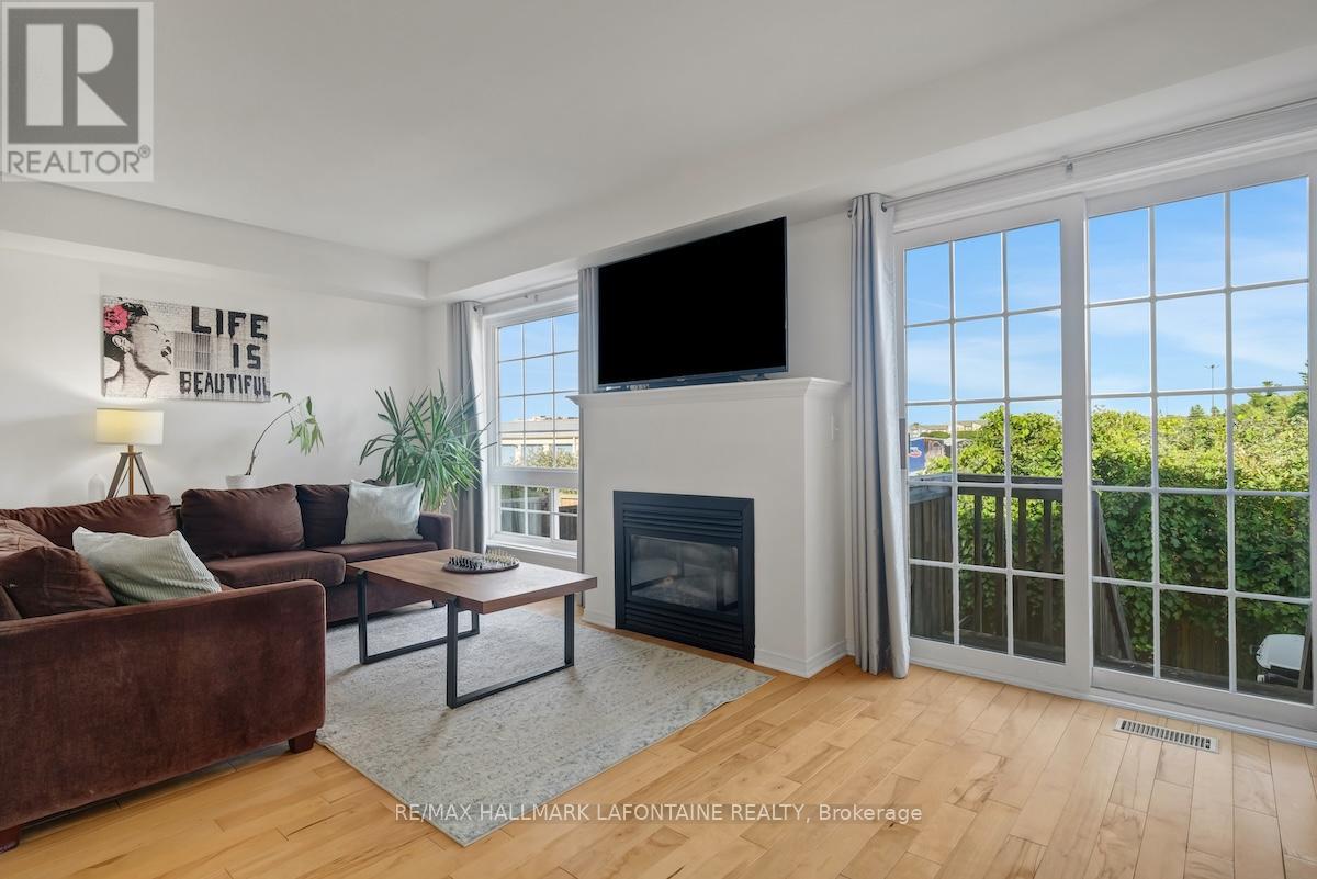 442 Wisteria Crescent, Ottawa, Ontario  K1V 0P1 - Photo 4 - X12832316