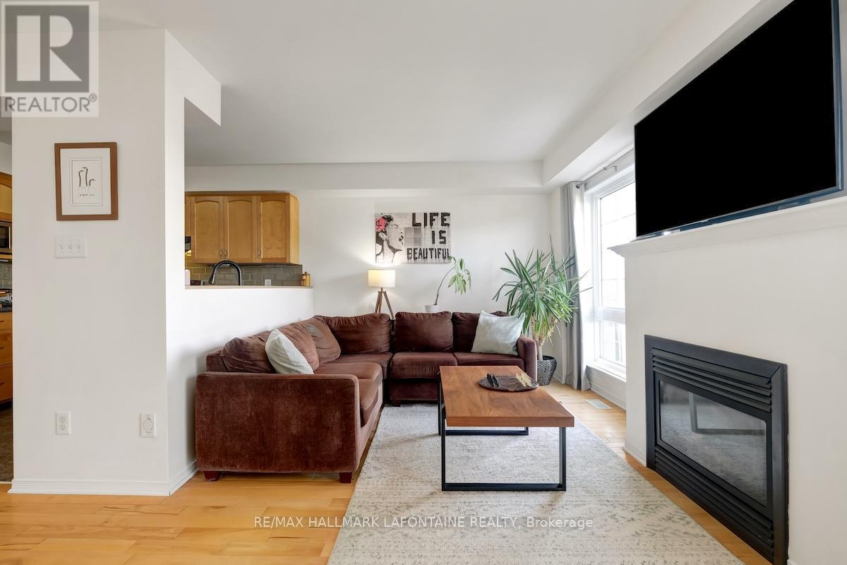 442 Wisteria Crescent, Ottawa, Ontario  K1V 0P1 - Photo 5 - X12832316