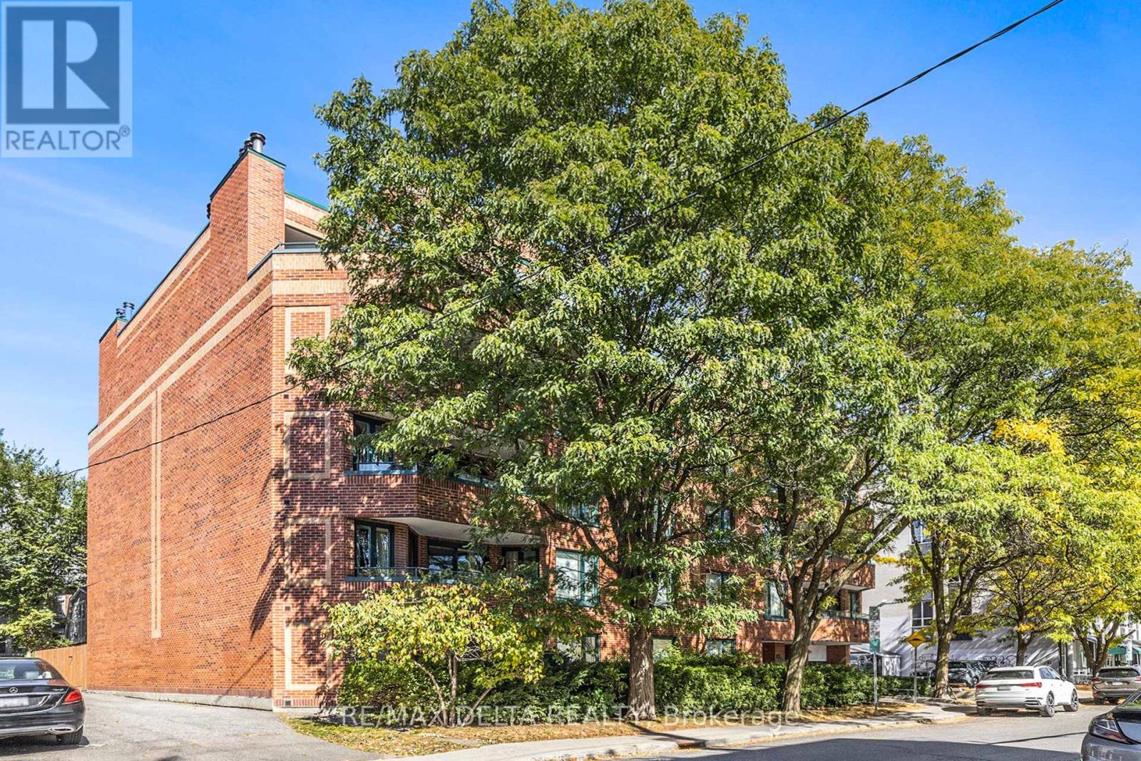 304 - 295 Gilmour Street, Ottawa, Ontario  K2P 0P7 - Photo 2 - X12832352