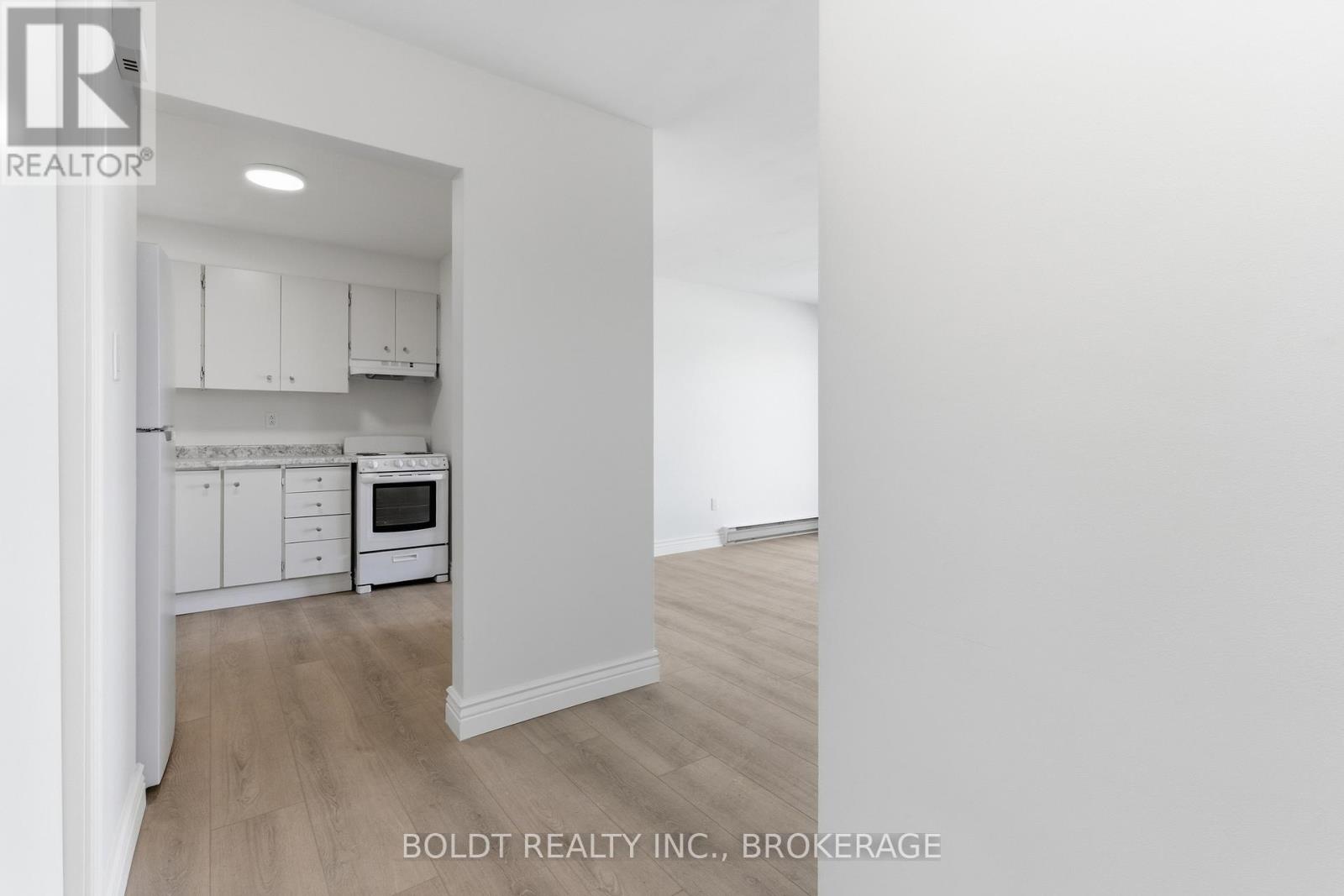 F - 706 Main Street E, Welland, Ontario  L3B 3Y4 - Photo 6 - X12832382