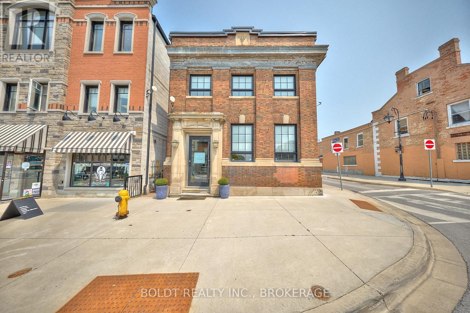 2 Front Street N, Thorold, Ontario  L2V 1X4 - Photo 1 - X12832384