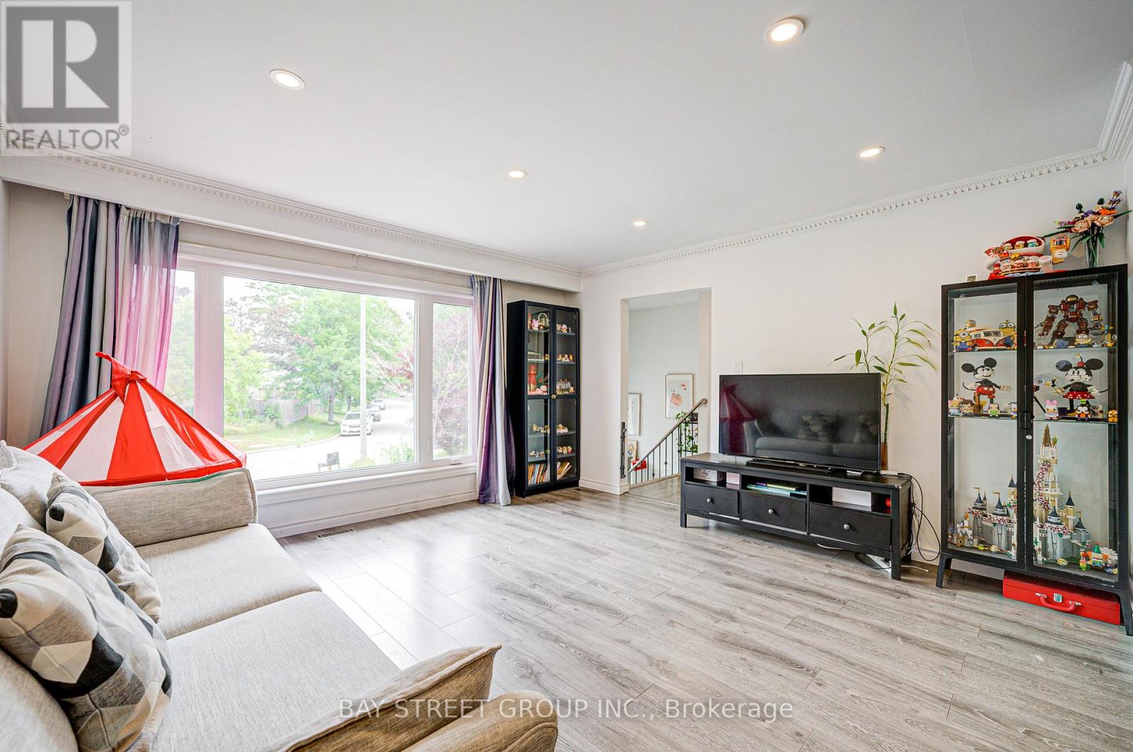 64 Rakewood Crescent, Toronto, Ontario  M1V 1M7 - Photo 11 - E12832272