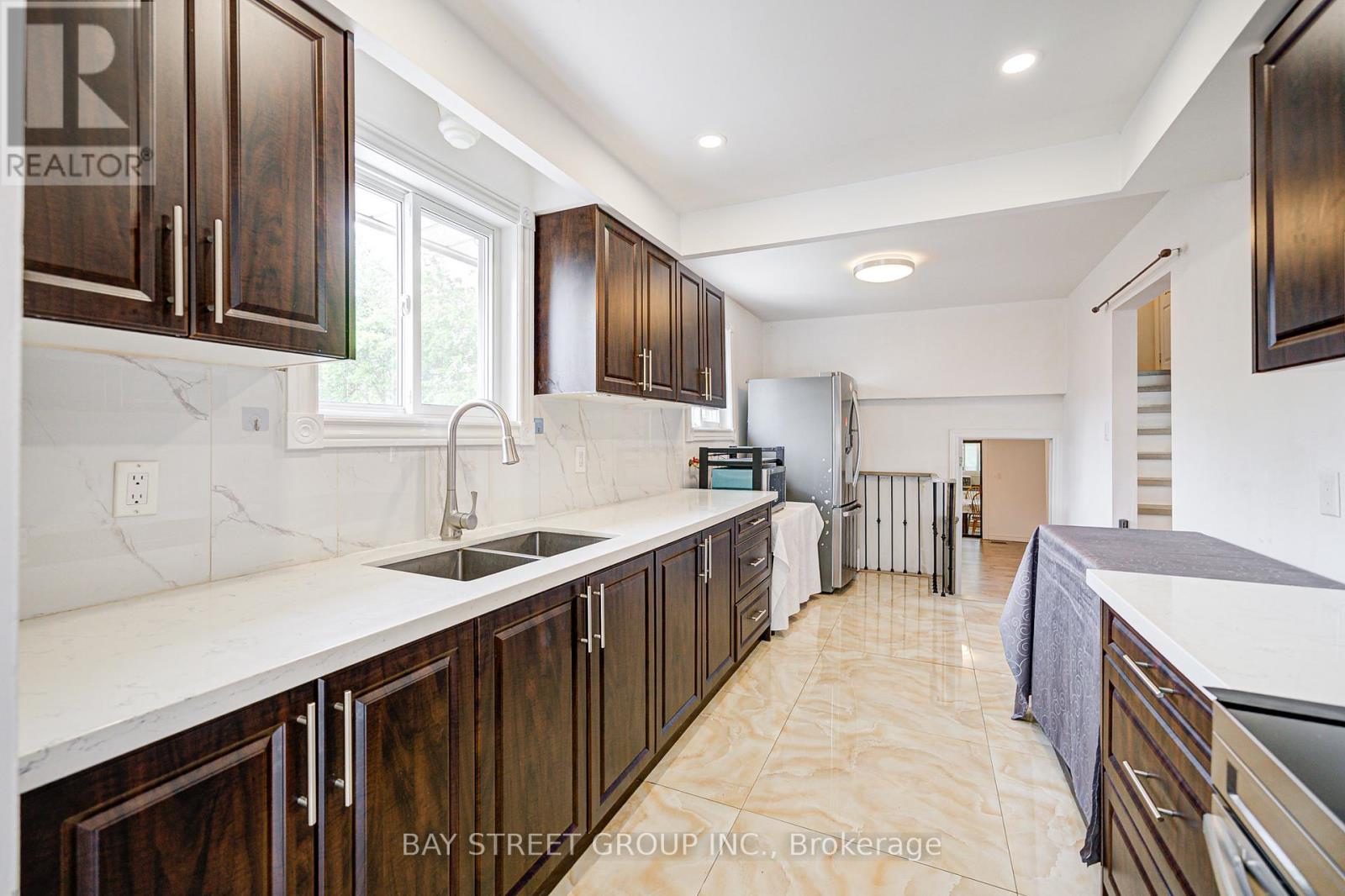 64 Rakewood Crescent, Toronto, Ontario  M1V 1M7 - Photo 5 - E12832272