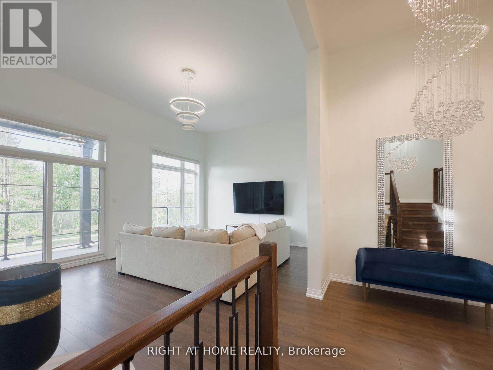 8 Greenwich Street, Barrie (Ardagh), Ontario  L4N 7R1 - Photo 12 - S12832278