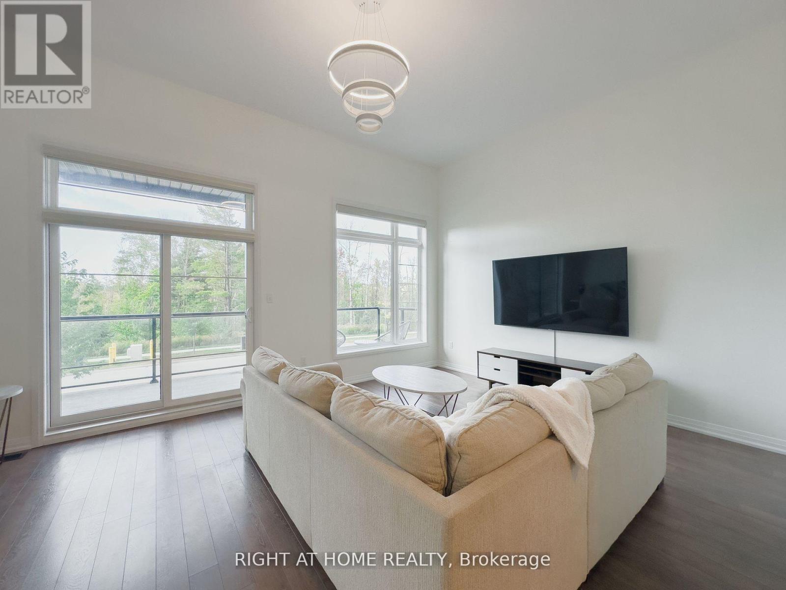 8 Greenwich Street, Barrie (Ardagh), Ontario  L4N 7R1 - Photo 13 - S12832278